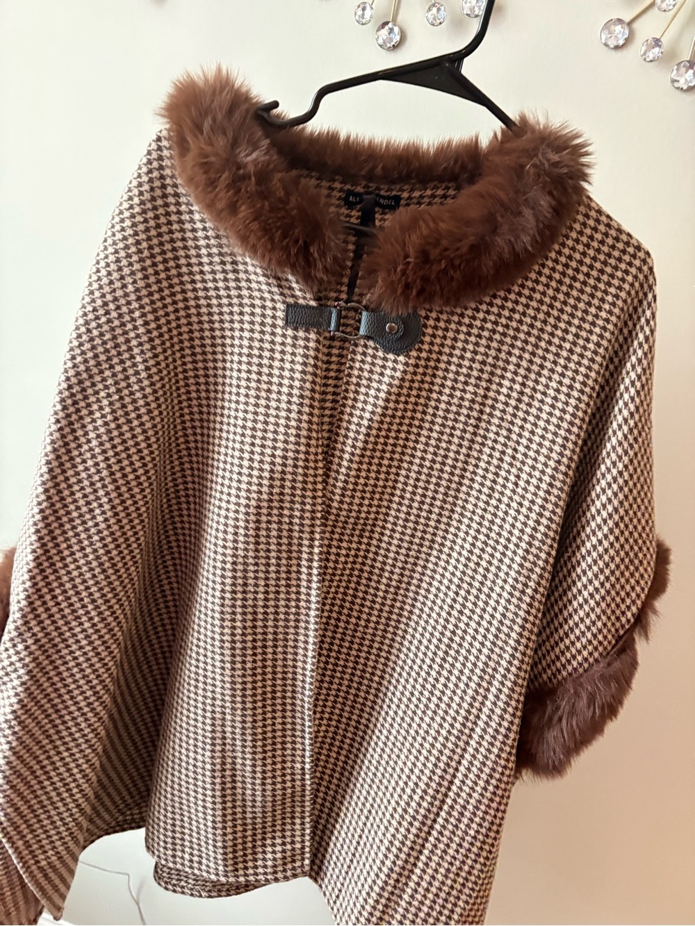 ALEXANDER Bender Houndstooth Fur-Collar Cape in Brown & White